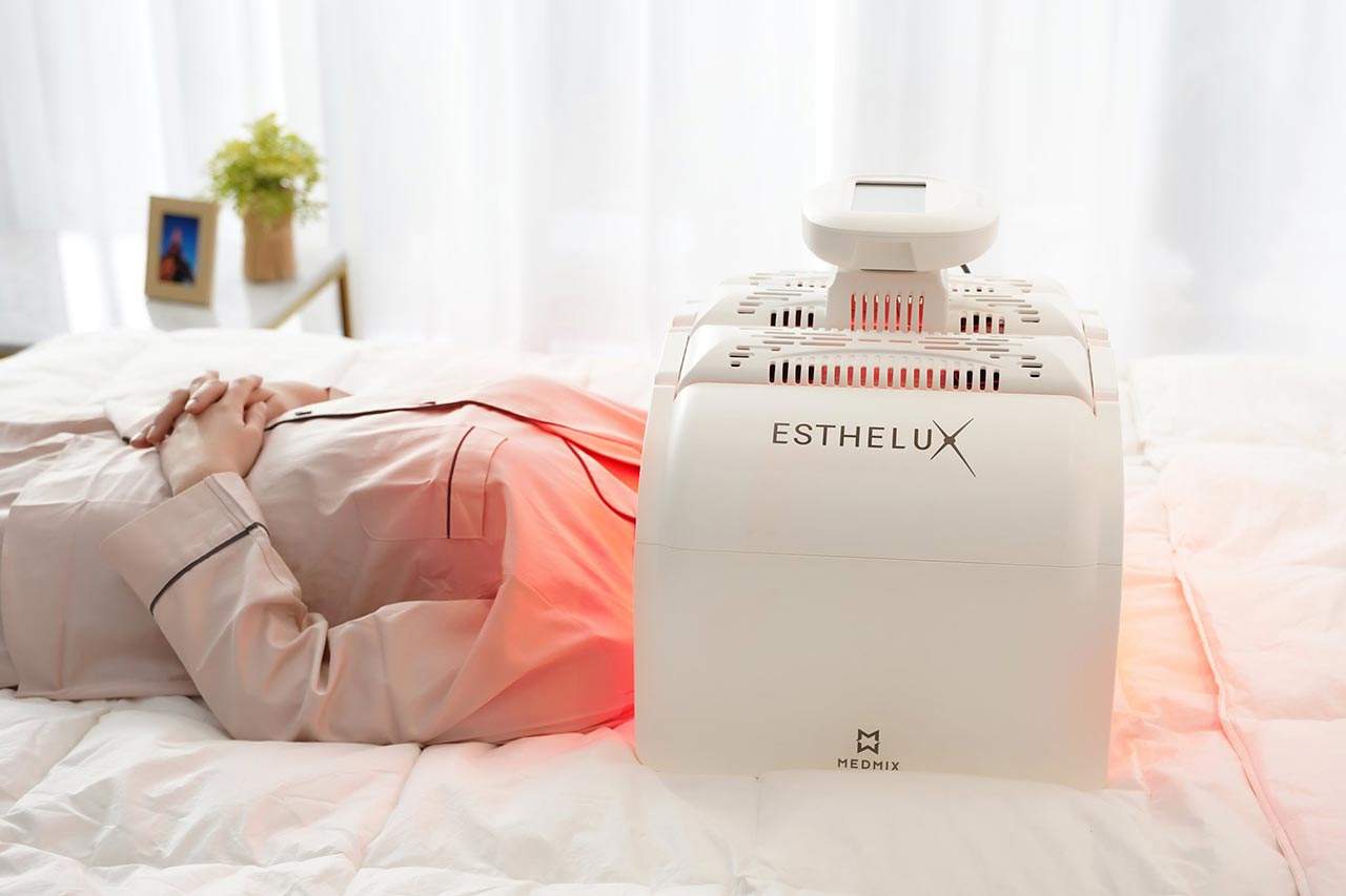 cong-nghe-anh-sang-sinh-hoc-esthelux-trong-hau-phau